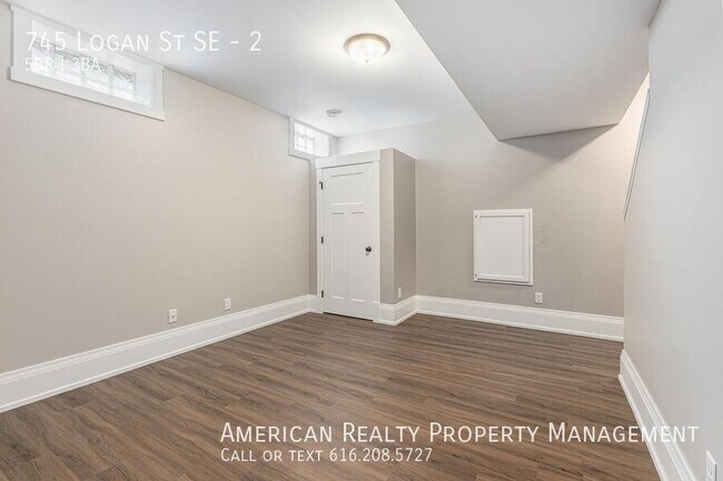 Building Photo - 745 Logan St SE