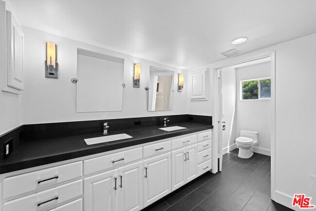 Building Photo - 17088 Palisades Cir