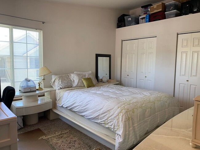 Building Photo - 2BD 2Bath Condo Close to CSU