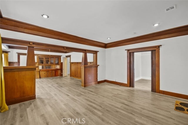 Building Photo - 1549 N Kingsley Dr