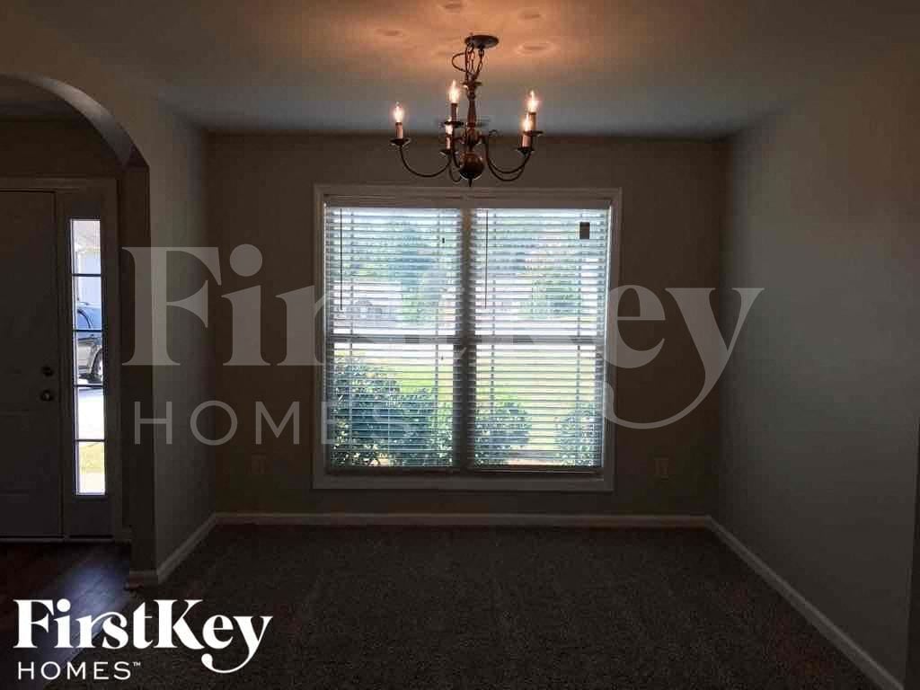 Building Photo - 260 Village Broad St