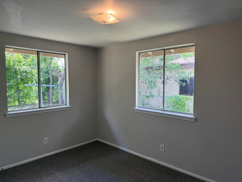Building Photo - 814 Richland Dr