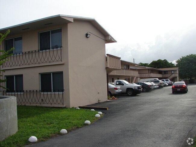 3870 SW 99th Ave - Apartamentos Las Palmas