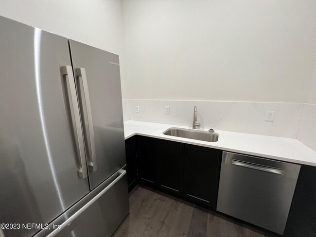 Building Photo - 1541 Riverside Ave