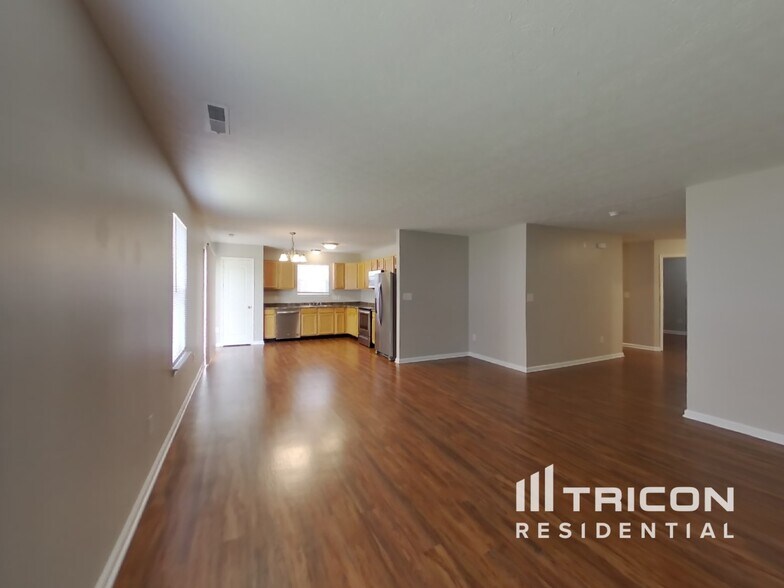 Building Photo - 8170 Dartmoth Ln