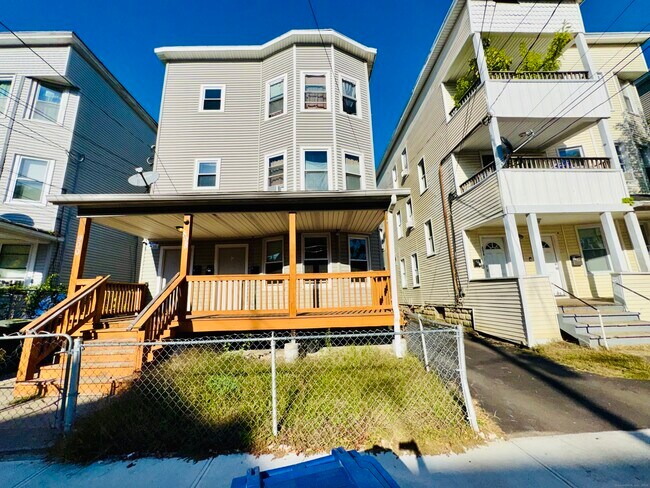 Primary Photo - 898 Hancock Ave