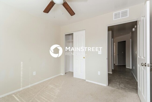 Building Photo - 3 Bedroom Pet-Friendly Home in Tucson, AZ with Main Street Renewal