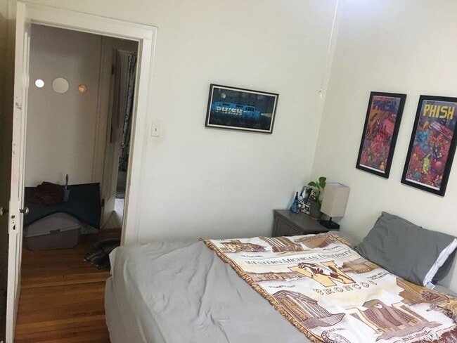 Building Photo - Lincoln Square 2 Bedroom