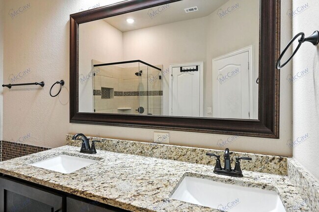 Building Photo - 3829 Honey Grove Dr