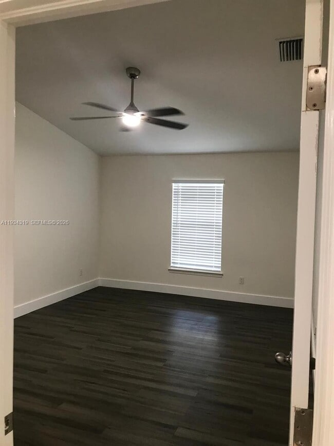 Building Photo - 2709 SW 18th Ave