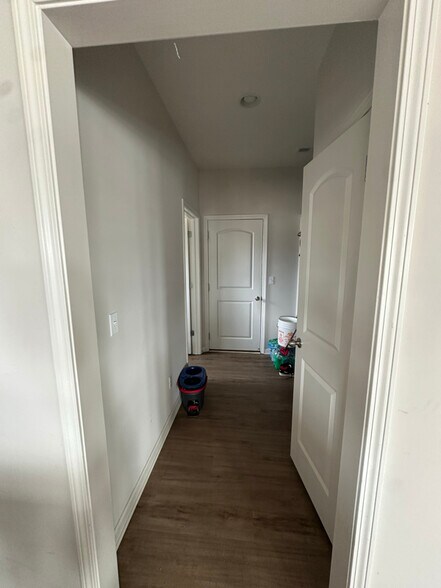 Building Photo - 813 Calista Flt