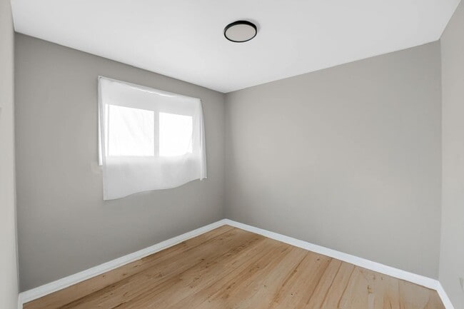 Building Photo - 14500 Van Buren St