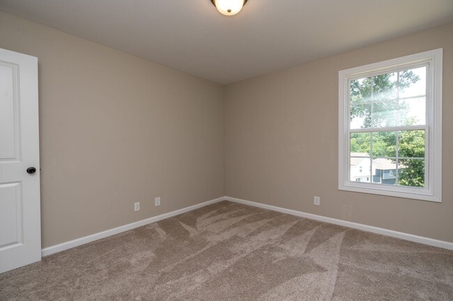 Building Photo - 1325 Shockey Dr