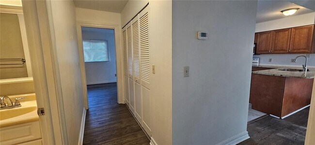 Building Photo - 4904 Vincennes Ct