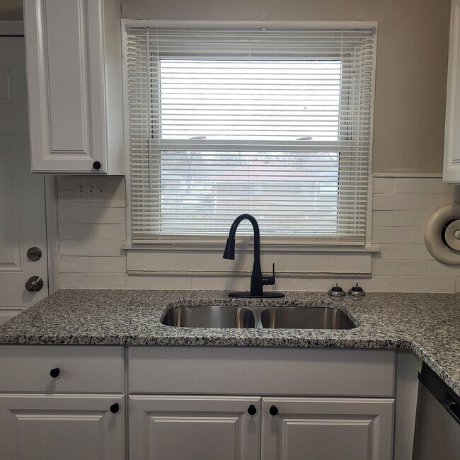 Building Photo - Welcome to Walker - Fully Renovated 3 BR