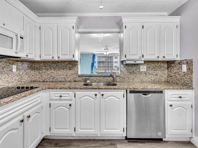 Building Photo - 3600 NE 170th St