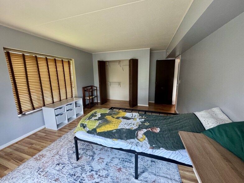 Building Photo - 1532 Forest Green Dr