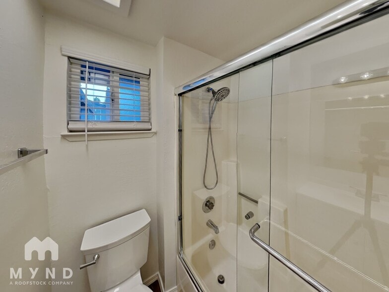 Building Photo - 2113 Merritt Pl