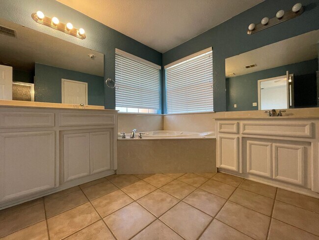 Building Photo - 4205 Capri Dr