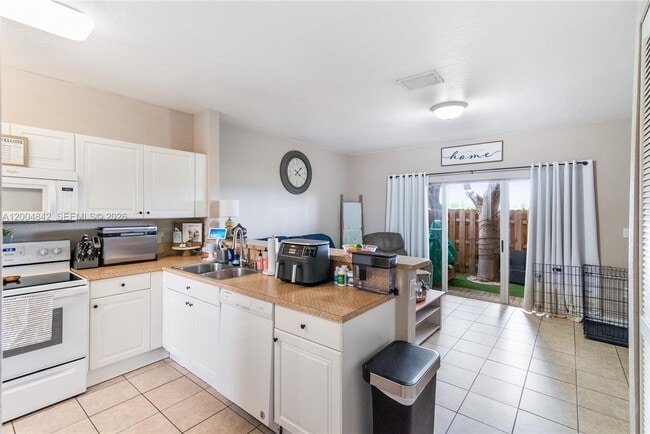 Building Photo - 1420 NE 33rd Ave