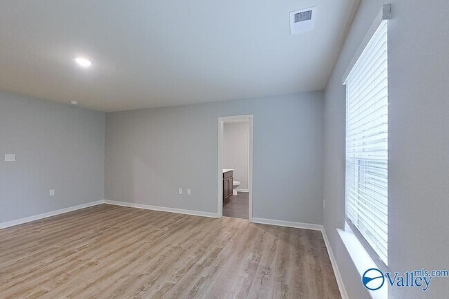 Building Photo - 1044 Pilgrim Ln