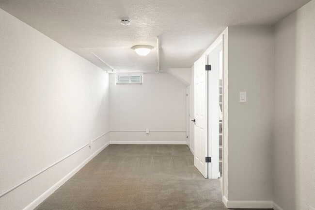 Building Photo - Recently Updated 4-Bedroom Near DU – Utilities Included + Garage Available