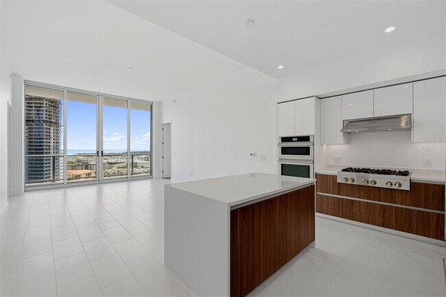 Building Photo - 400 Central Ave