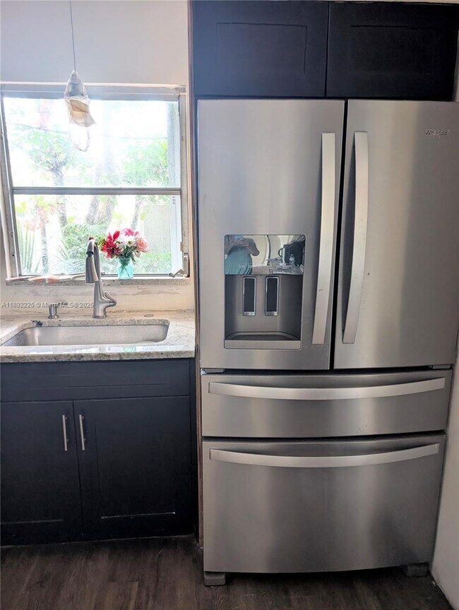 Building Photo - 419 S C St