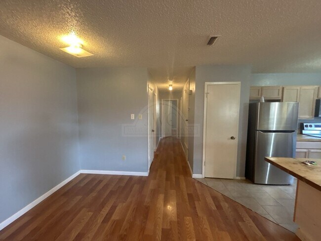 Building Photo - 2011 Windward Dr