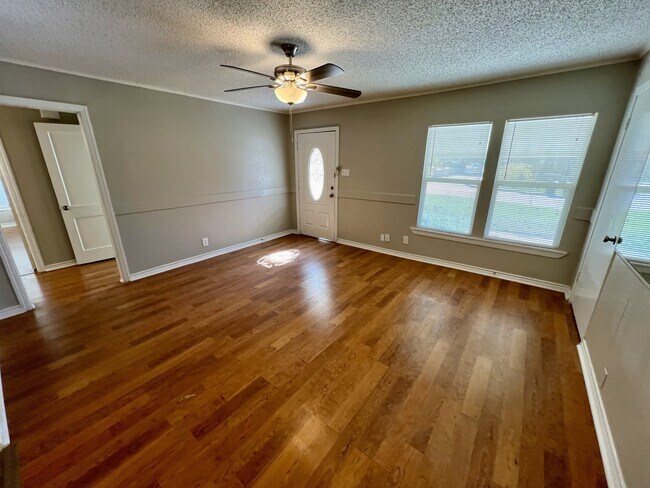 Building Photo - 3225 Knox St