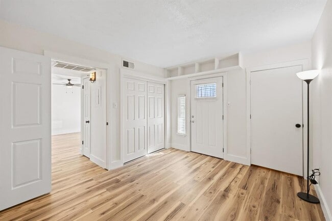 Building Photo - 1705 Crossing Pl