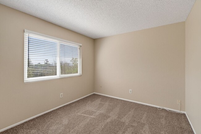 Building Photo - Canyon Crest Home