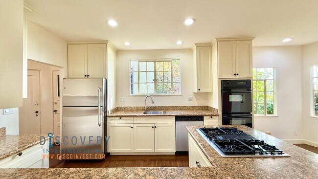 Building Photo - Oakmore 3+ Bedroom Spanish Mediterranean Home