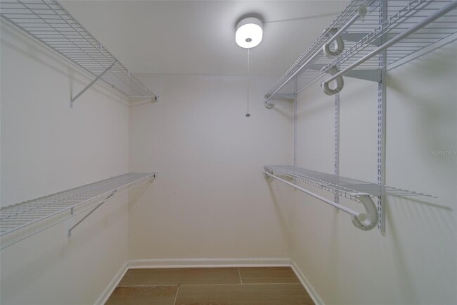 Building Photo - 890 N Village Dr