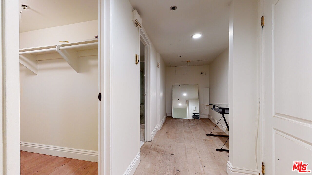 Building Photo - 10660 Wilshire Blvd