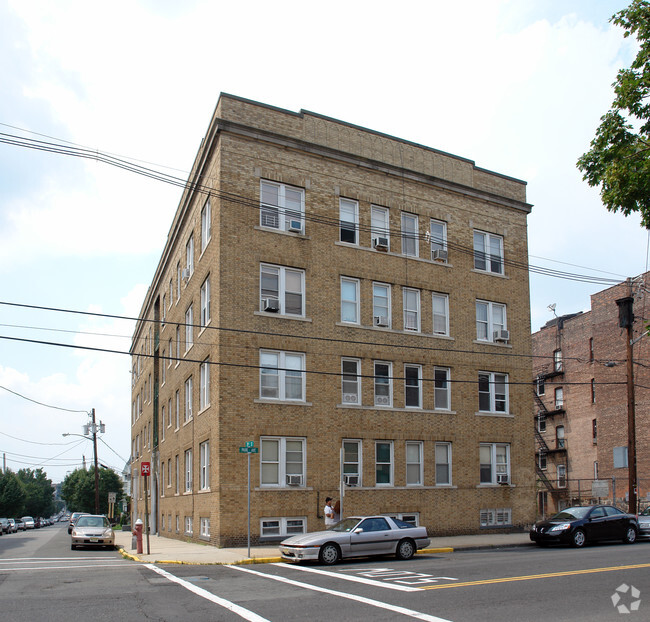 Building Photo - 100 75th St