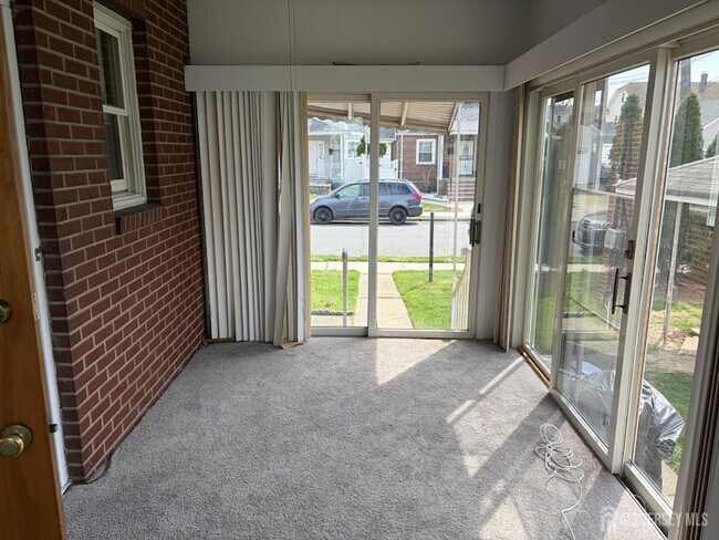 Building Photo - 123 Heald St