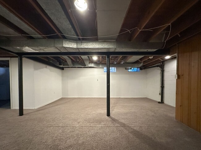Building Photo - Stylish Grosse Pointe Woods Ranch with EV ...