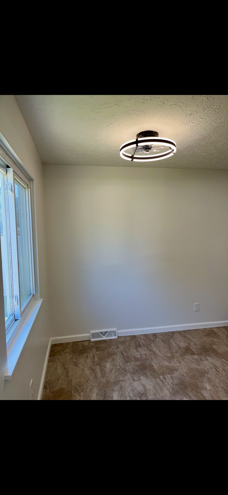 Building Photo - 185 Meadows Dr