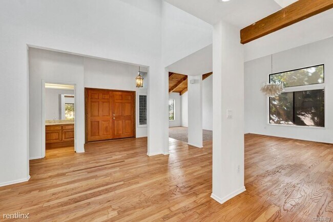 Building Photo - 4 br, 3.5 bath House - 9201 Paso Robles Ave