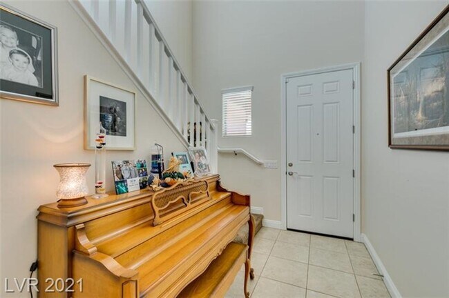 Building Photo - Mountains Edge 4 Bedroom!