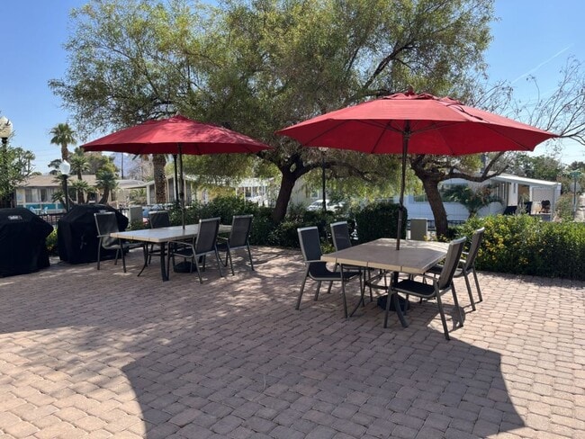 Building Photo - 5303 E Twain Ave