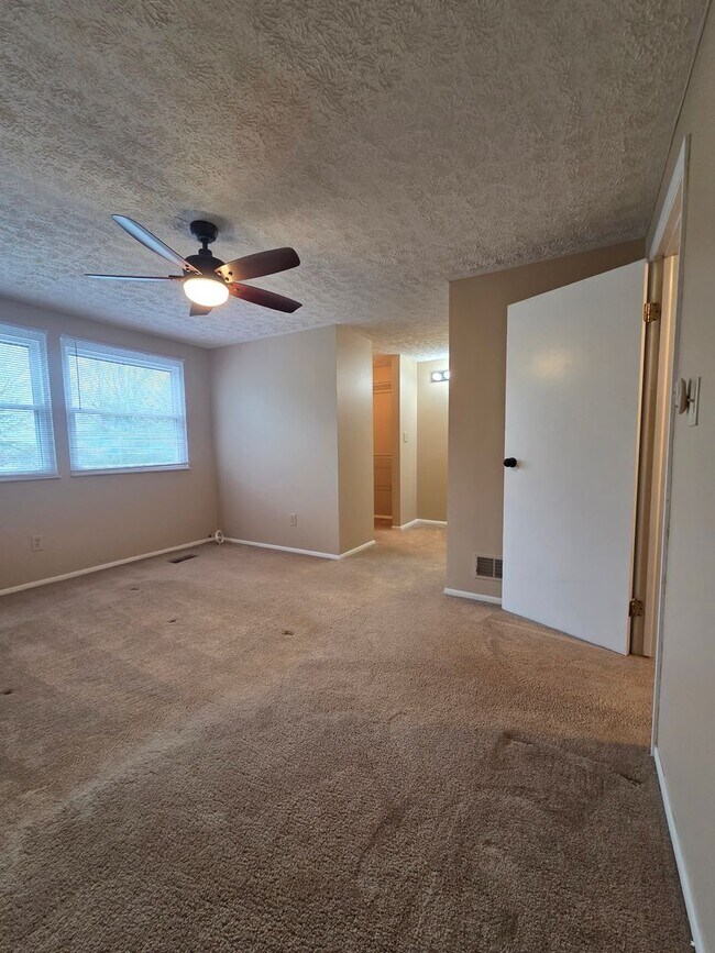 Building Photo - Serene Living in a Quiet Lakeside Community