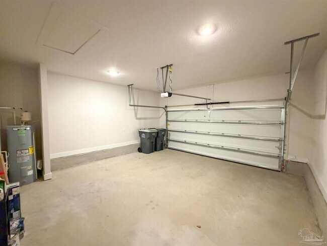 Building Photo - 220 Camellia Dr