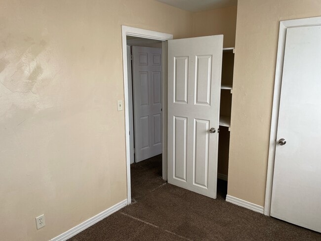 Building Photo - 1522 Myrtle Dr