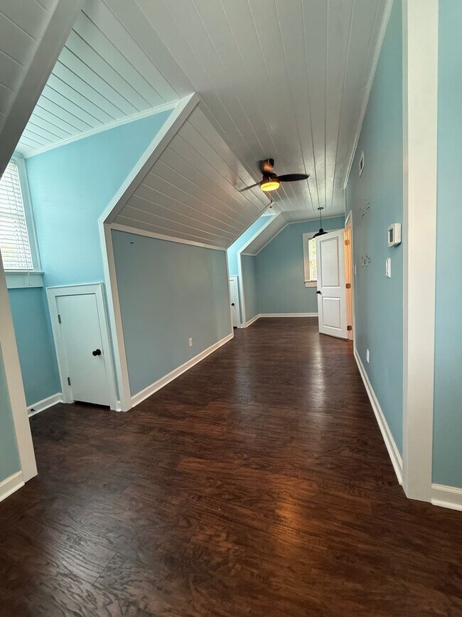 Building Photo - Gorgeous 4 Bed, 3 Bath Haymount Home