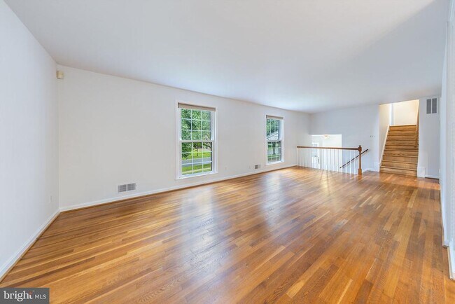 Building Photo - 615 Smallwood Rd