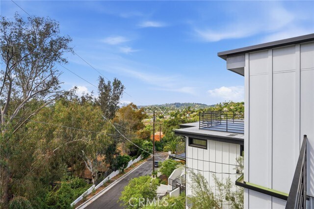 Building Photo - 6565 Pickwick St