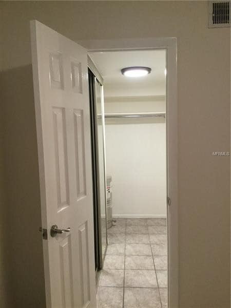 Building Photo - 5999 Village Cir S