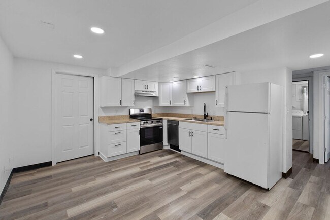 Building Photo - 8 Bedroom Home with 3 Kitchens Near UNC - Available as a single home or 2 separate units.